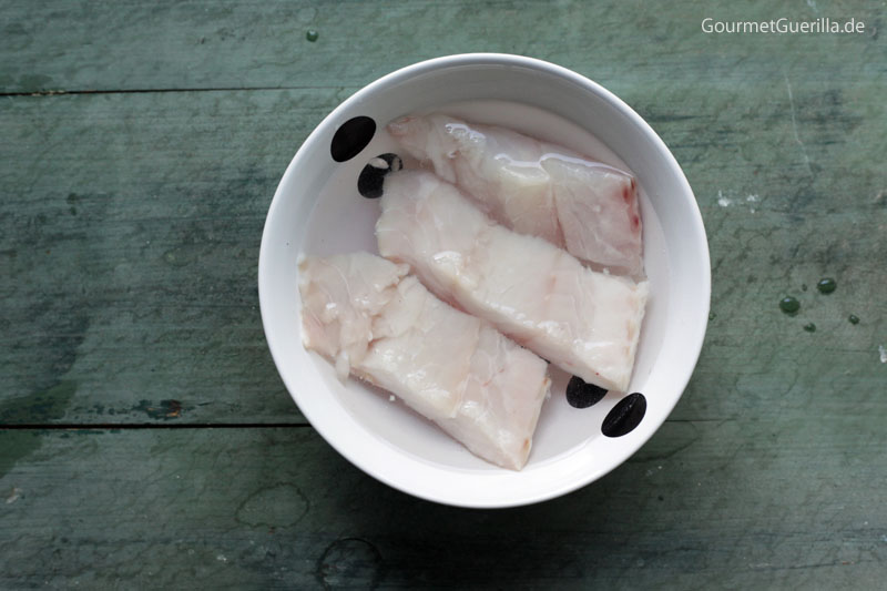 Put fish in brine before cooking in olive oil #recipe #gourmetguerilla #fish