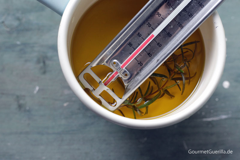 Keeping temperature while confining in Spanish olive oil #recipe #gourmet guerrilla #fish 