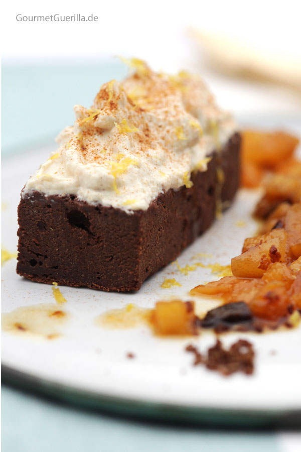 Black beer brownies with orange cinnamon topping, dried fruit compote and spicy pumpernickel crunch #recipe #gourmet guerrilla # dessert #black beer