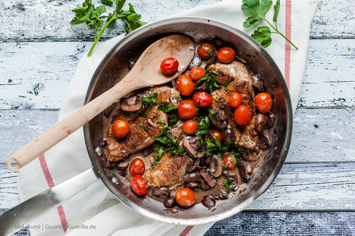 {Low Carb} Drunken chicken schnapps masala with mushrooms and Tomatoes 